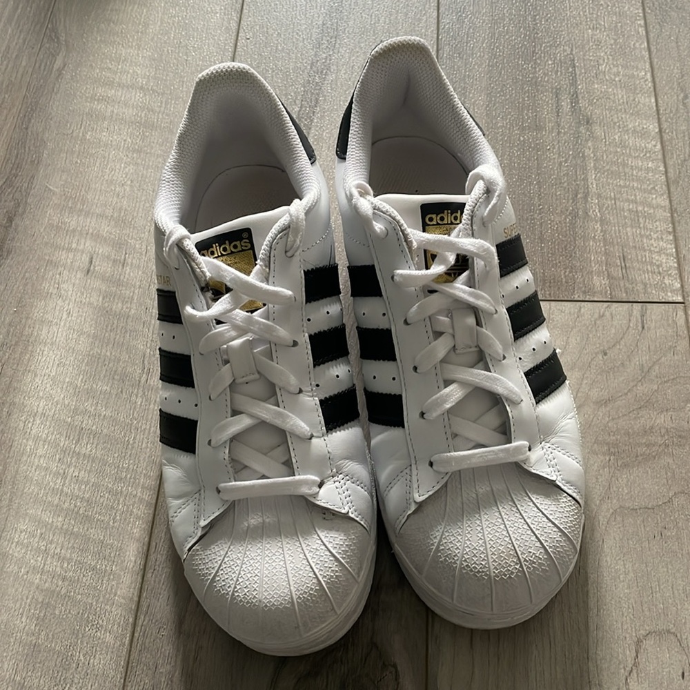 Adidas Sneaker 👟